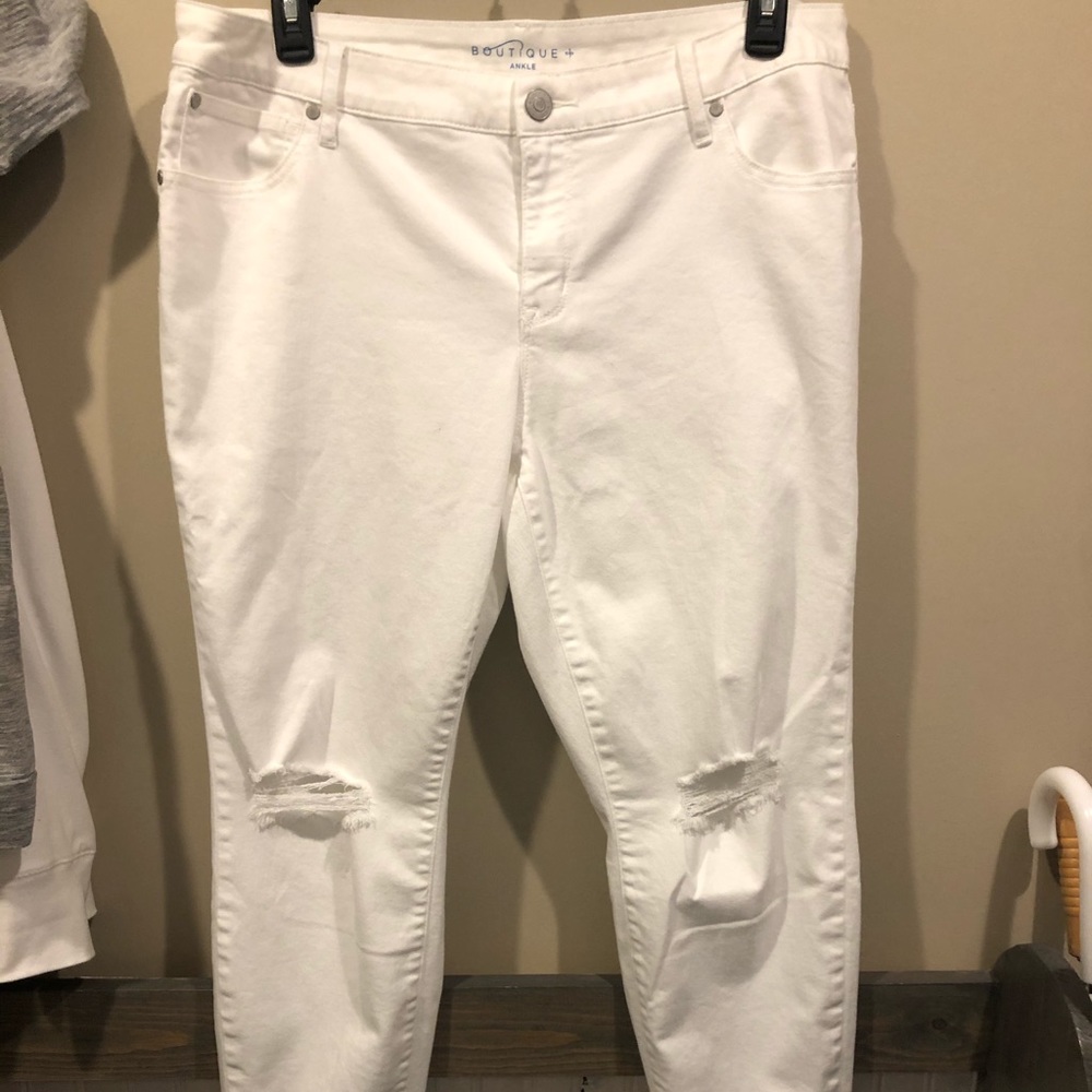 Boutique destructed jeans sz 18